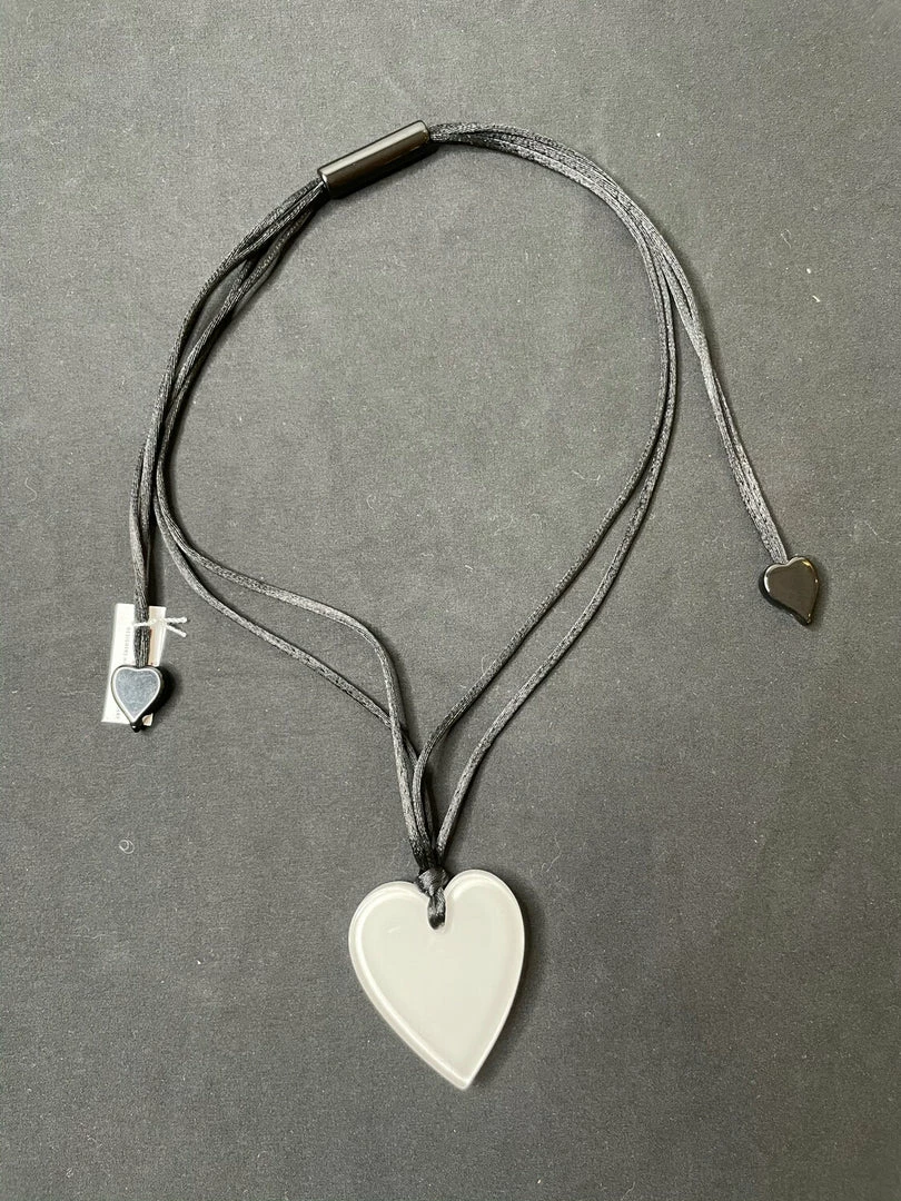 Zsiska Accessories Small Heart Necklace 2 Zsiska Accessories Small Heart Necklace