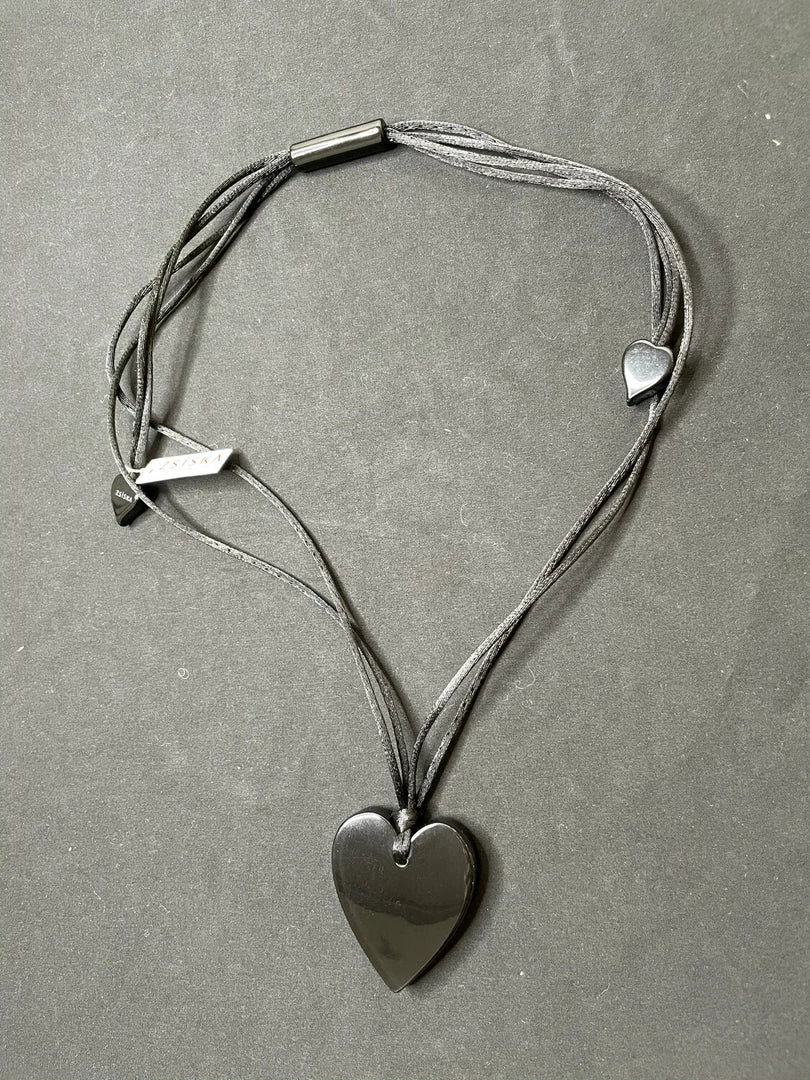 Zsiska Accessories Small Heart Necklace 3 Zsiska Accessories Small Heart Necklace