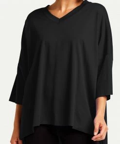 Planet V Neck One Size Basic Tee