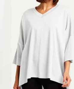 Planet V Neck One Size Basic Tee