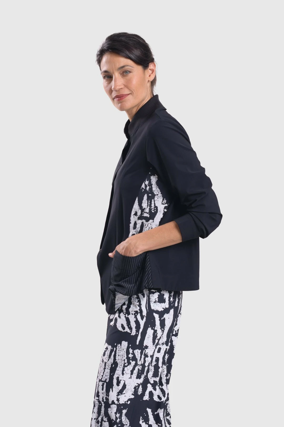 ALEMBIKA Tekbika Graffiti Jacket Jackets 5 ALEMBIKA Tekbika Graffiti Jacket Jackets