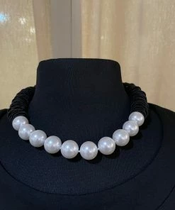 SEALILLY Accessories Black Spring Ring Necklace With White Mother Of Pearl Beads